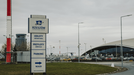 У Польщі закривали аеропорти та підіймали авіацію через атаку РФ - 304x171