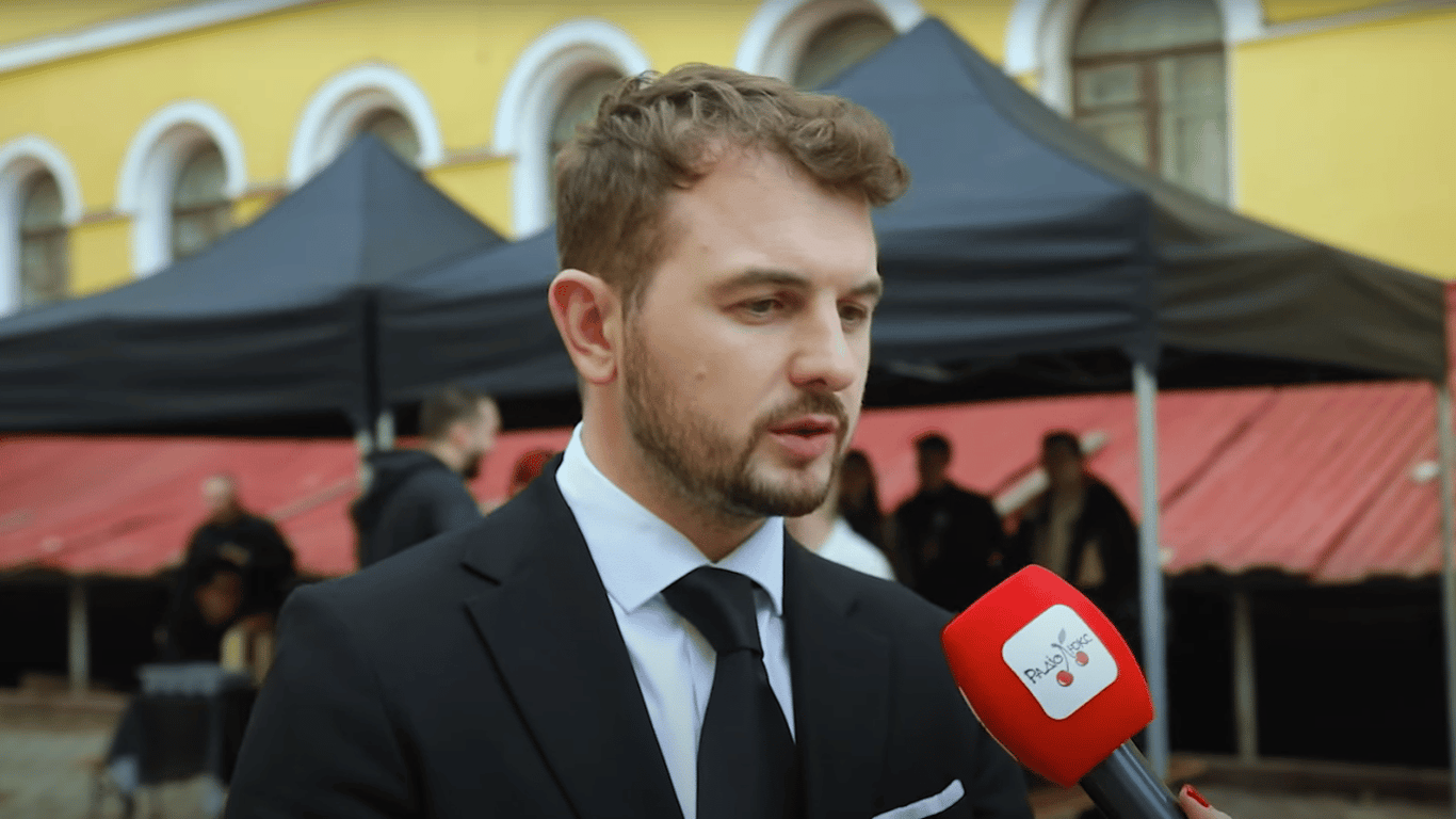Актер Женя Янович признался, есть ли у него девушка сейчас