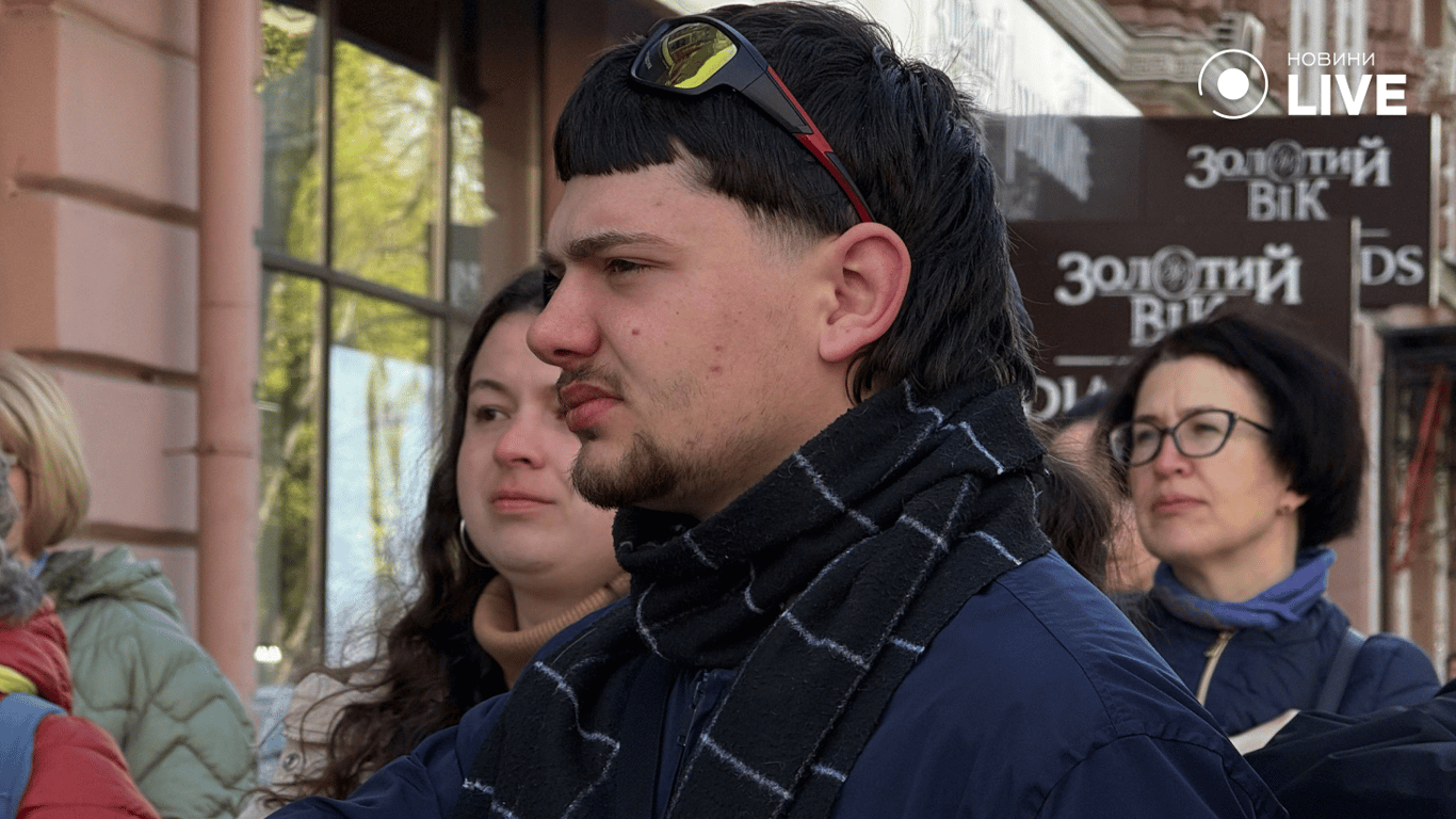Люди на Дерибасівській в Одесі