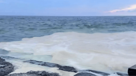 Екологічна катастрофа в Одесі — у морі виявили плями - 290x166