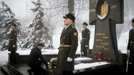 Зеленський вшанував пам’ять Героїв Крут - 285x160