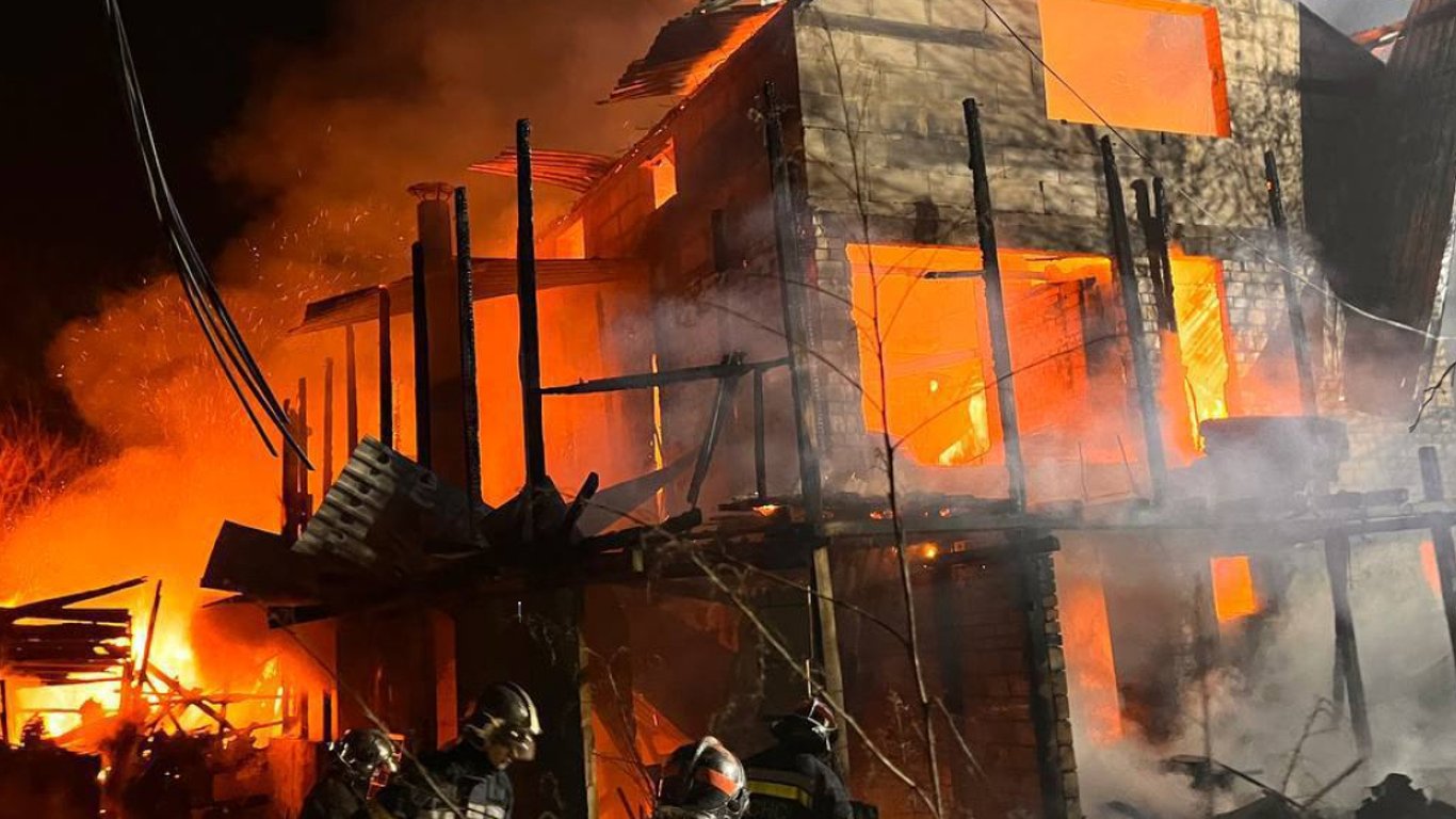 В Киеве вспыхнул пожар в жилом доме: что известно