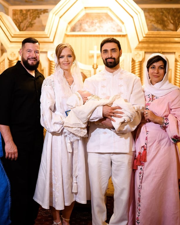 Певец Виталий Козловский с семьей