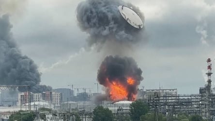 Атака на Московський НПЗ: Генштаб повідомив про масштаби руйнувань - 304x171