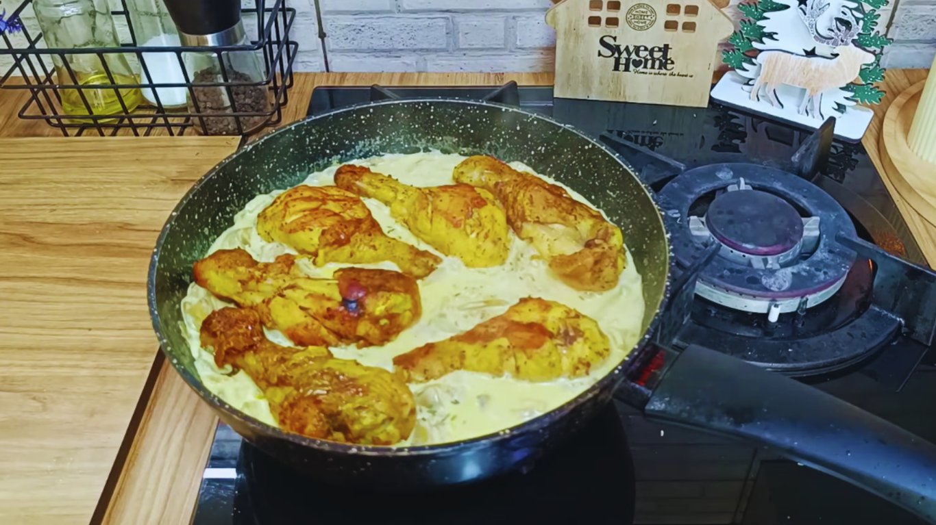 рецепт гомілок з печерицями у вершковому соусі