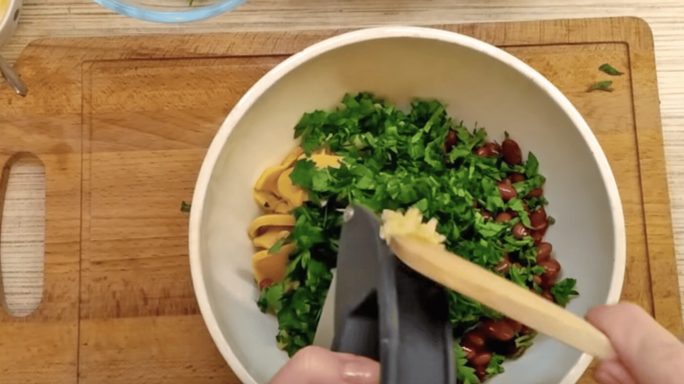 салат з квасолею та печерицями