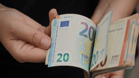 Виїзд з України: скільки грошей потрібно мати на різних пунктах пропуску - 290x160