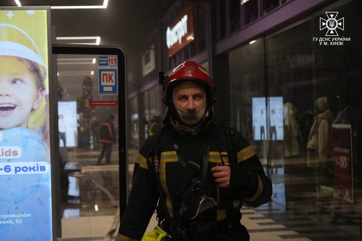 пожар в торговом центре в Киеве 13 января