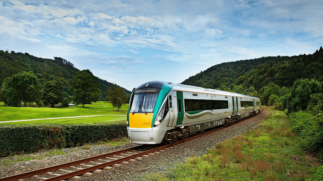 Железная дорога Ирландии запустила новый маршрут к замкам и диким пляжам