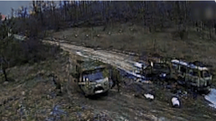 Військові ЗСУ дроном знищили піхоту та вантажівку РФ — відео - 285x160