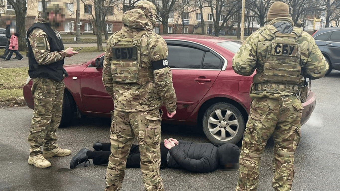 Через лісові стежки та університети — СБУ викрили ще три схеми для ухилянтів