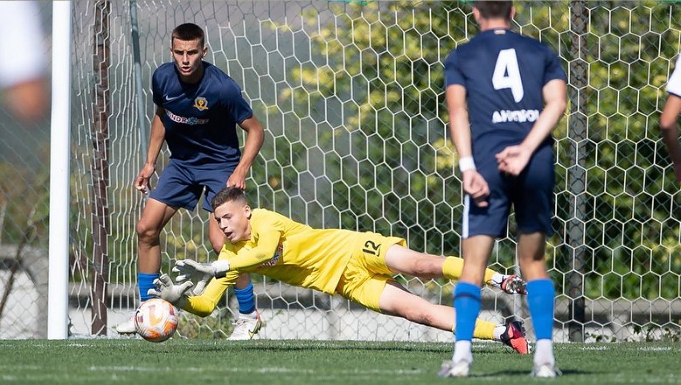 Владислав Крапивцов