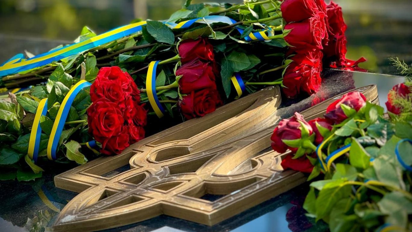 Ко Дню Конституции Украины в Одессе почтили память погибших Героев
