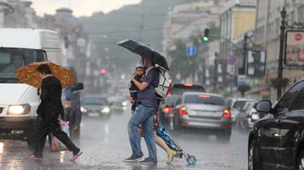 В Укргидрометцентре предупредили украинцев о дождях с грозами — кому стоит взять зонтик - 285x160