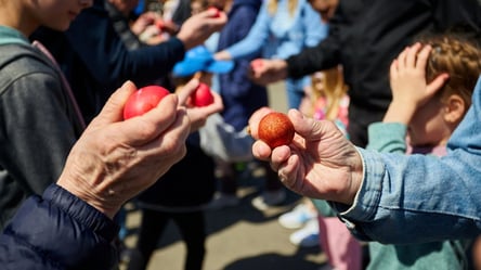 Киевляне и сеть магазинов ЭКО МАРКЕТ установили рекорд Украины по битве пасхальными яйцами - 285x160