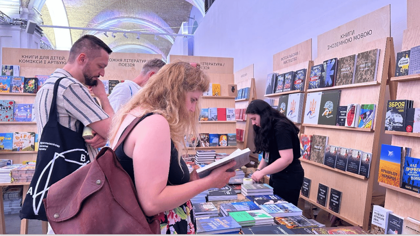Во время Книжного Арсенала показывают спасенные книги из харьковской типографии