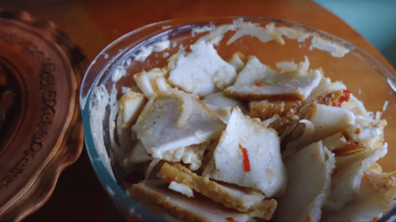 Сало з оцтом та цибулею за 15 хвилин — рецепт української закуски - 285x160