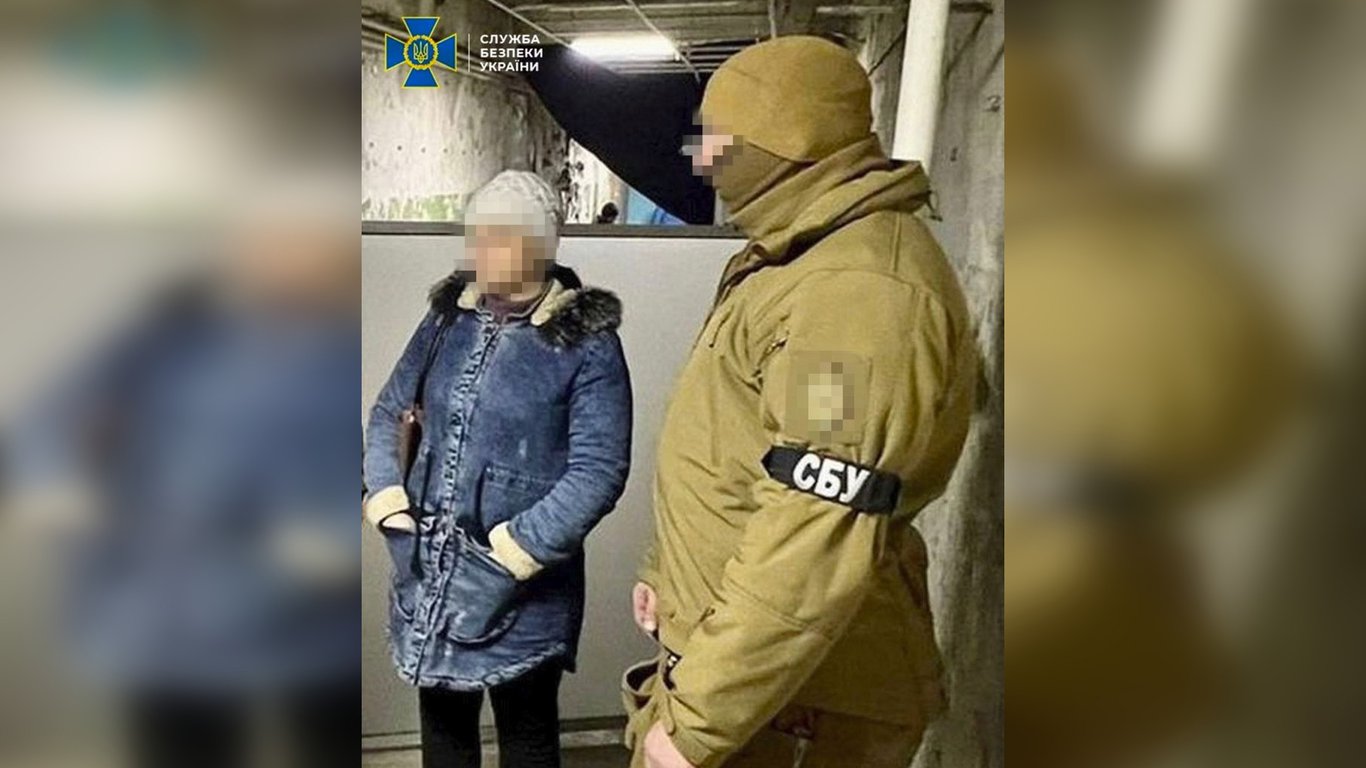 В Харьковской области поймали российскую информаторку, которая "вынюхивала" склады боеприпасов ВСУ