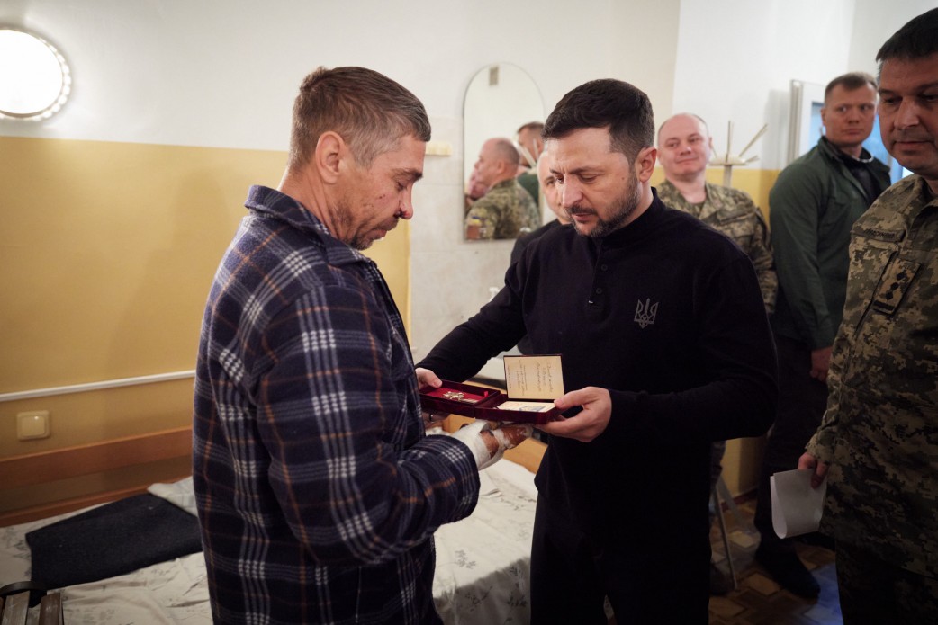 Зеленський нагородив поранених бійців в Одесі