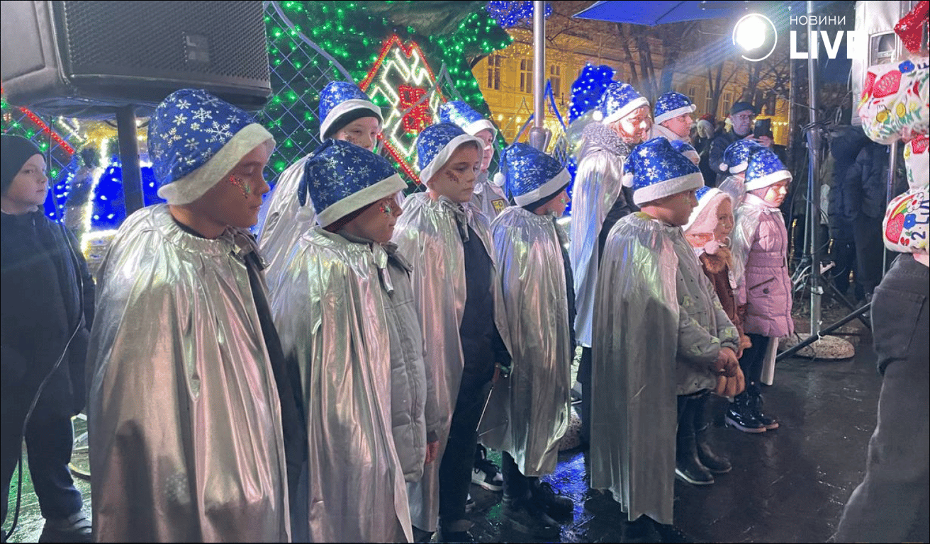 В Одессе засияла главная елка города — как это было, фото - фото 3