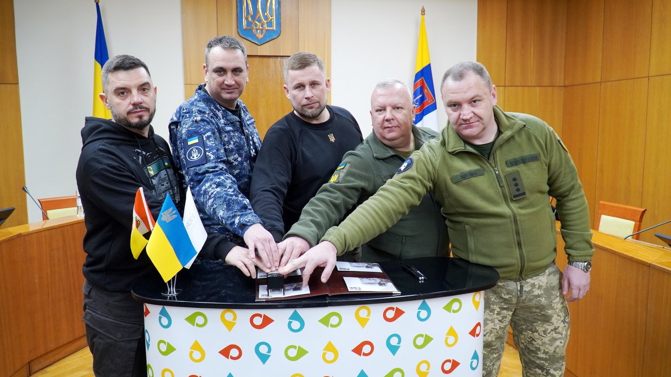 "ПТН ПНХ!": в Одессе погасили новую марку от Укрпочты