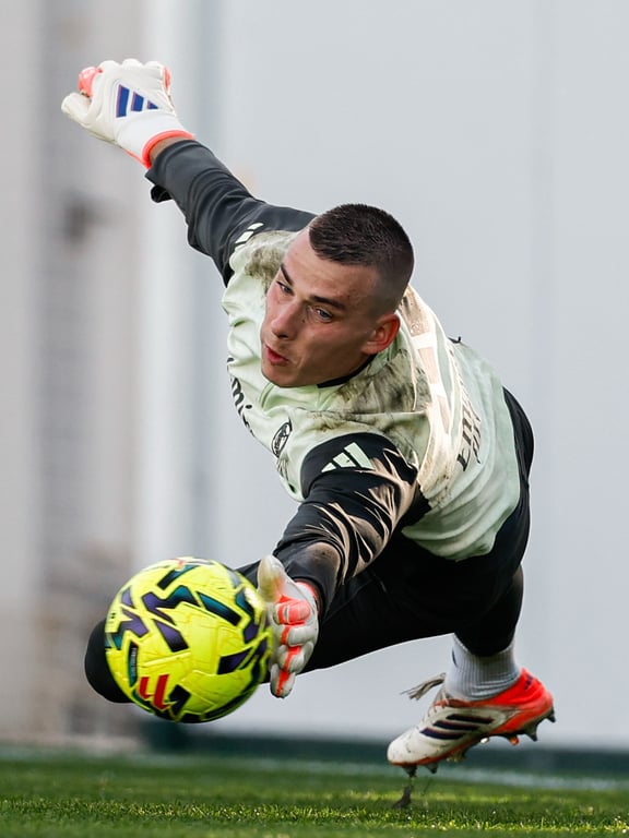 Андрей Лунин