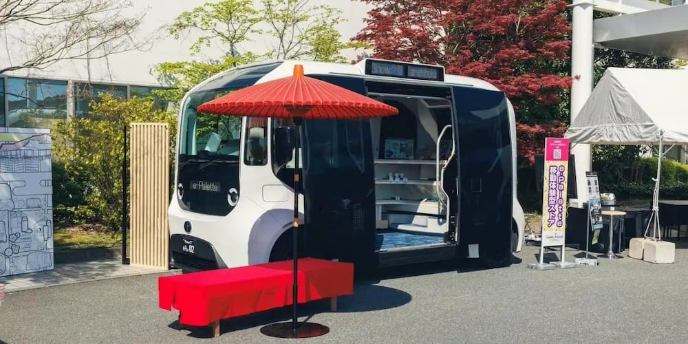 Toyota e-Palette використовується як мобільний магазин
