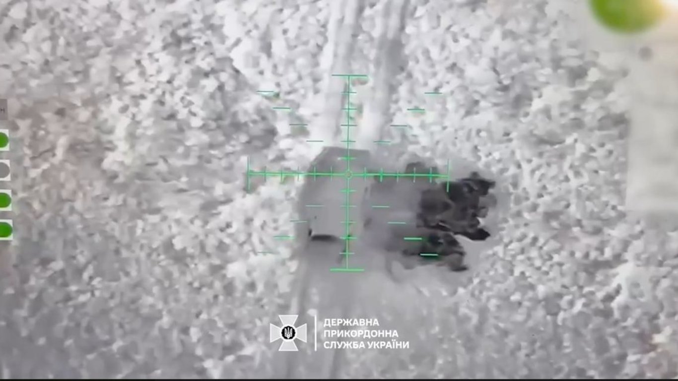 Доїздились — прикордонники показали ефектні кадри знищення двох БТР-82 на сході України