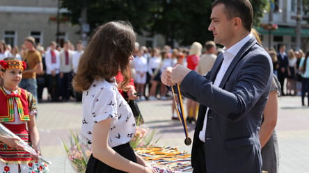 В Раде планируют отменить награждение школьников золотыми и серебряными медалями - 290x160