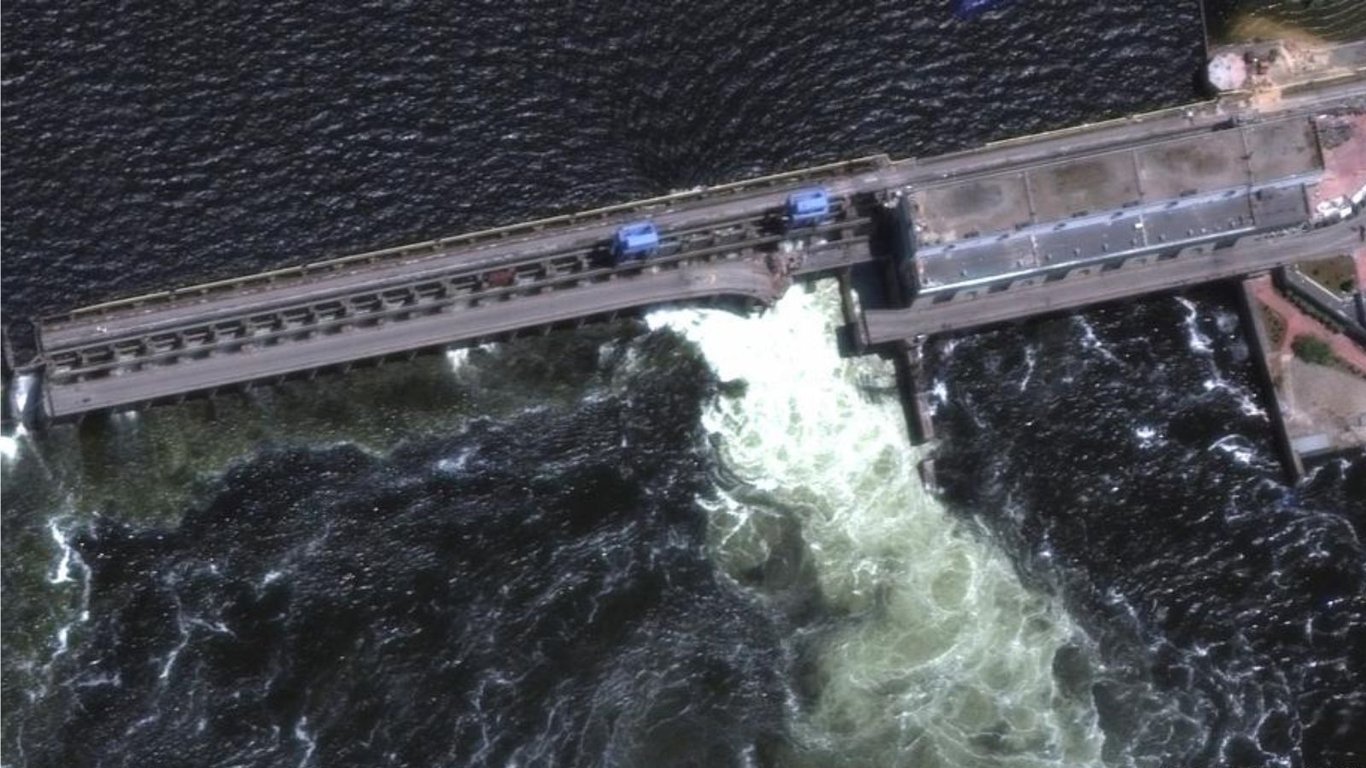 В сети появились спутниковые снимки повреждений после подрыва Каховской ГЭС