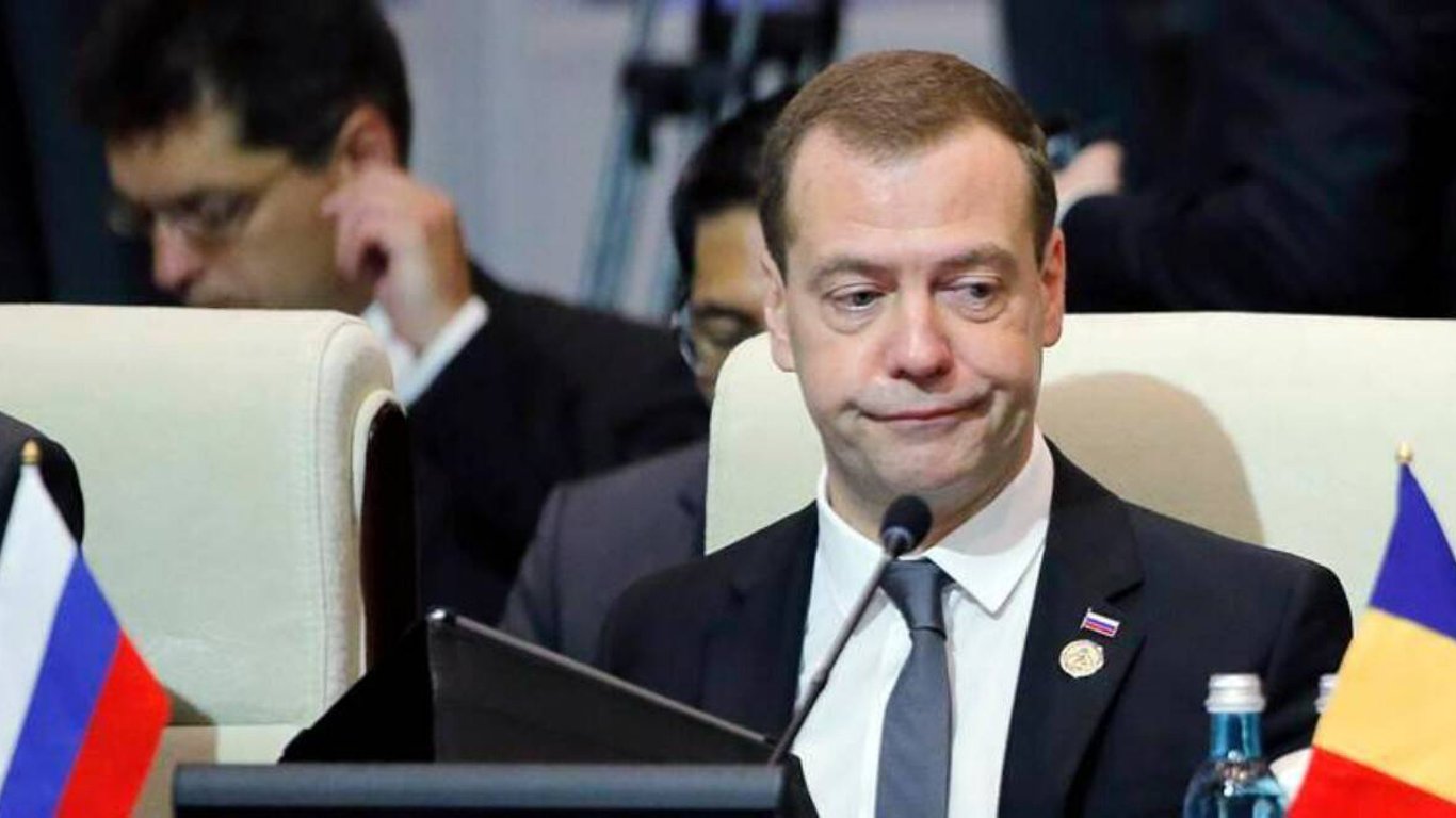 "Вконец оборзели": Медведев "проснулся" с комментариями об инциденте с американским дроном