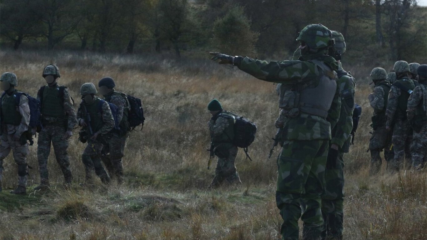 В СтратКоме показали невероятные кадры тренировок украинских бойцов с огнеметами