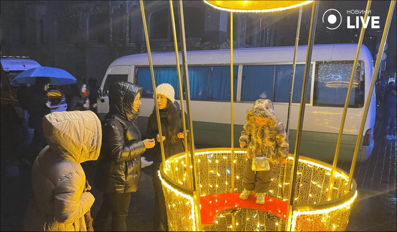 В Одессе засияла главная елка города — как это было, фото - фото 5