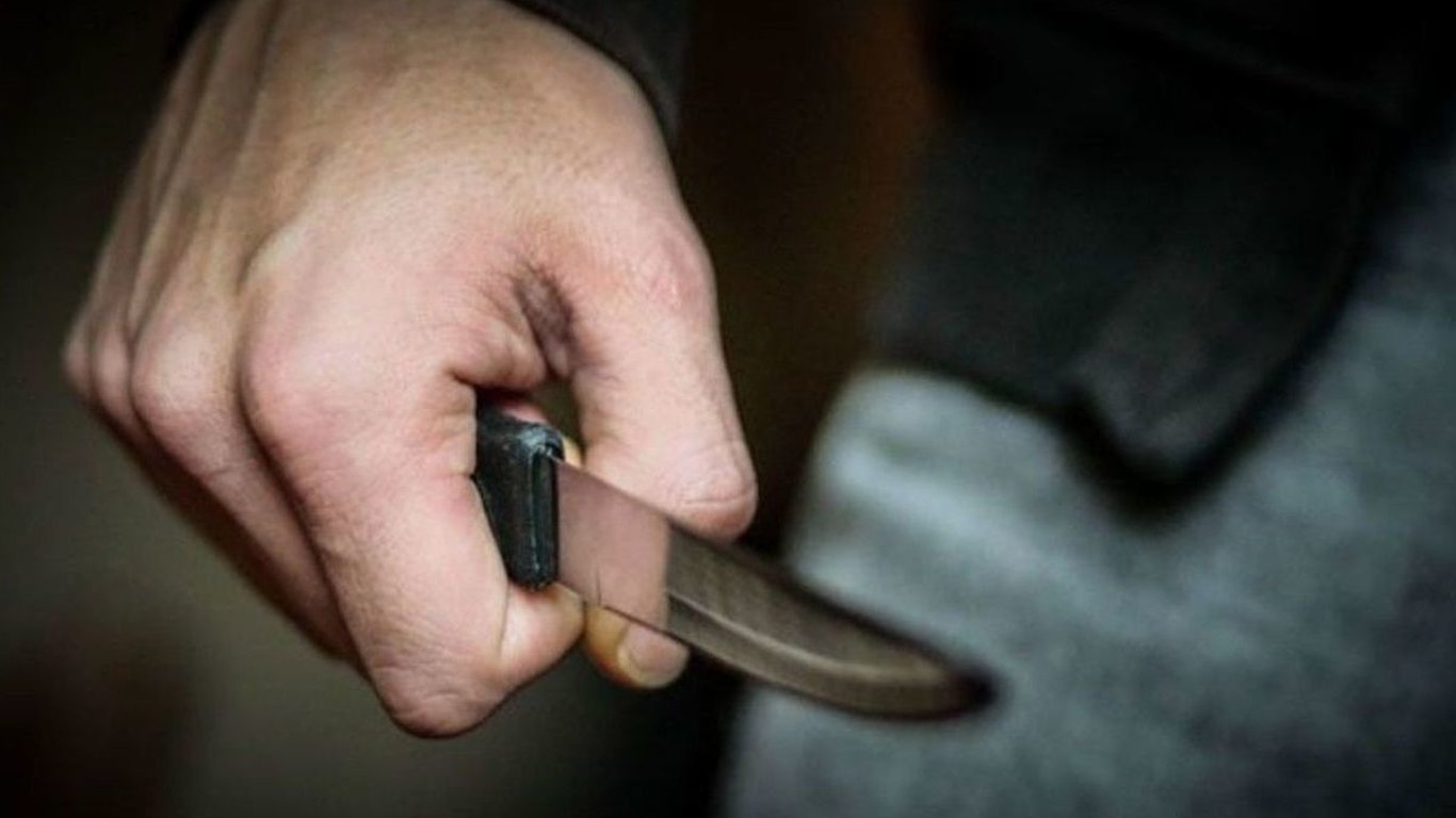 У Києві затримали чоловіка, який вдарив сусіда ножем