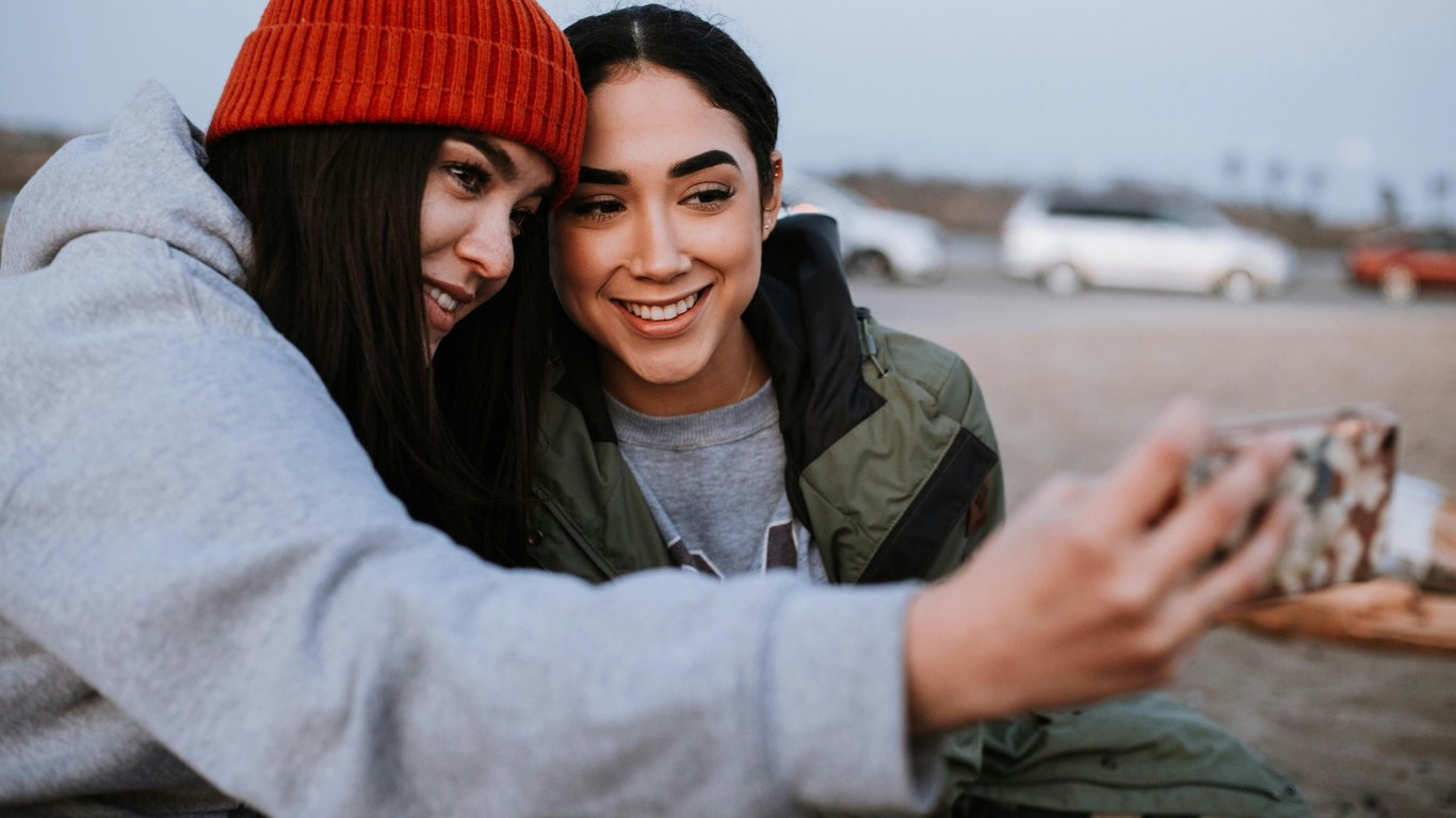 Stop hat hair — Korean women's simple trick for perfect locks