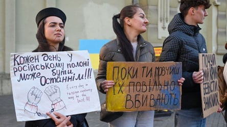 В центре Одессы напомнили о пленных — фоторепортаж - 290x166