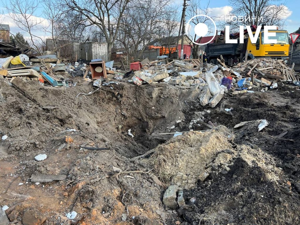 Вирва, що утворилася внаслідок атаки РФ