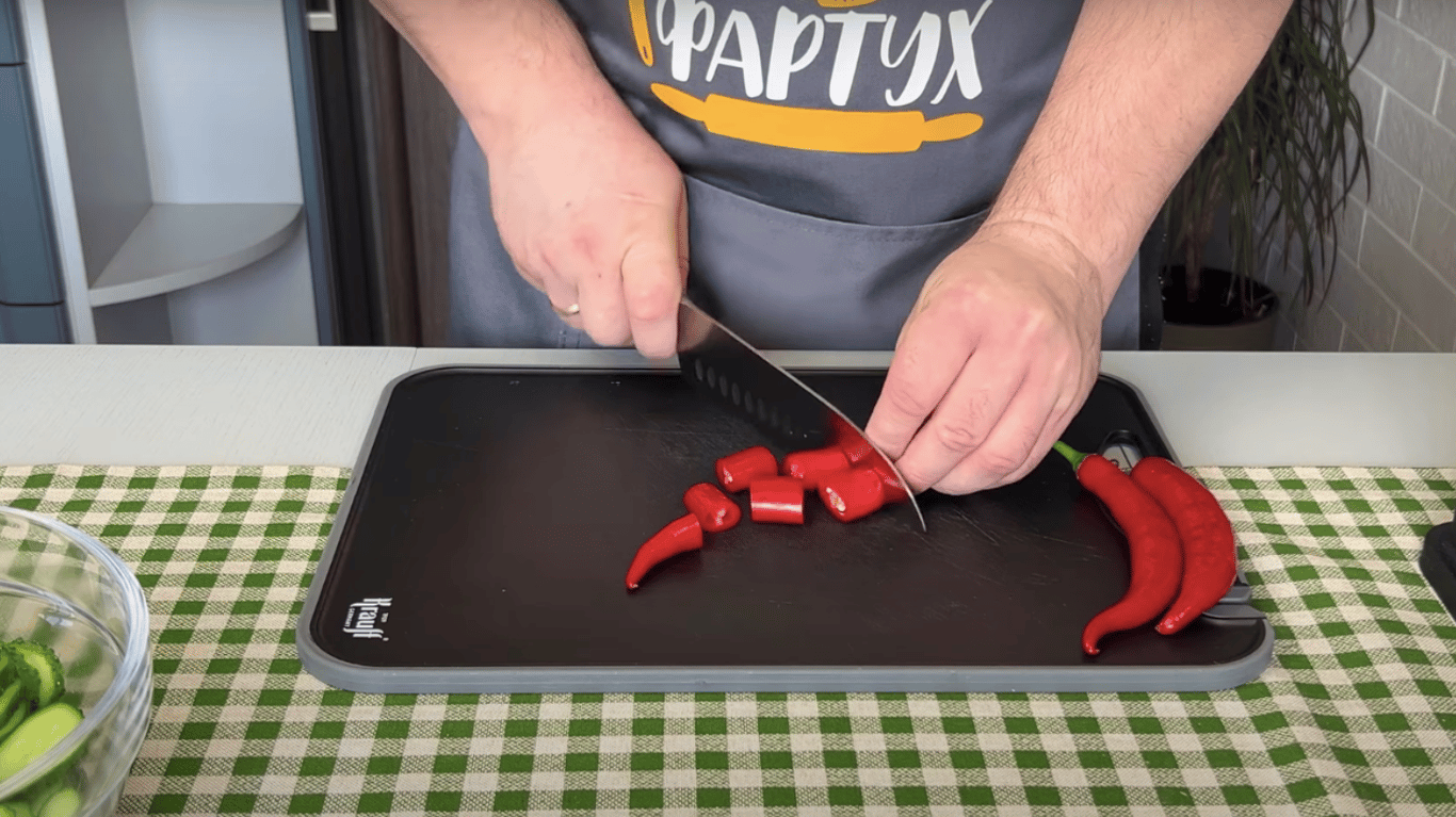 кисло-солодкі мариновані огірки за два дні