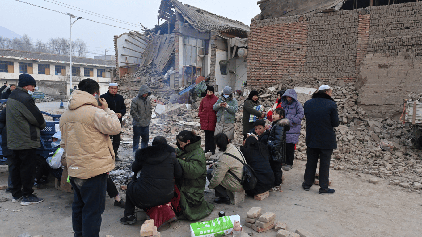 Землетрясение в Китае - количество жертв возросло до 131