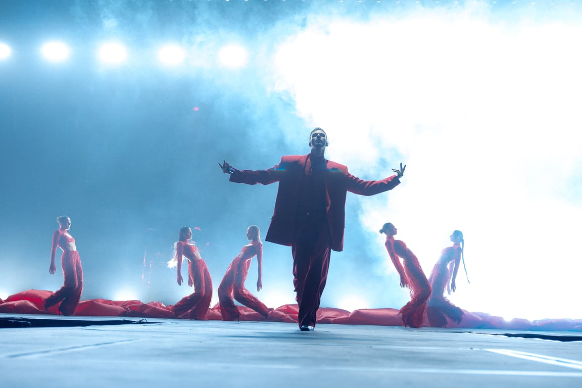 Макс Барских выступил с шоу "Рождественский звездопад"