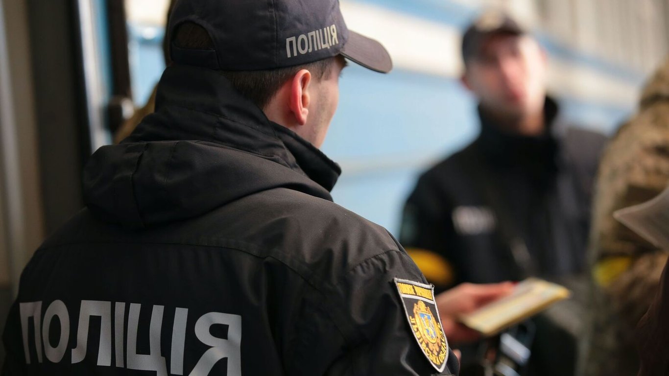 Львівські поліцейські заблокували нелегальний канал переправлення ухилянтів через кордон
