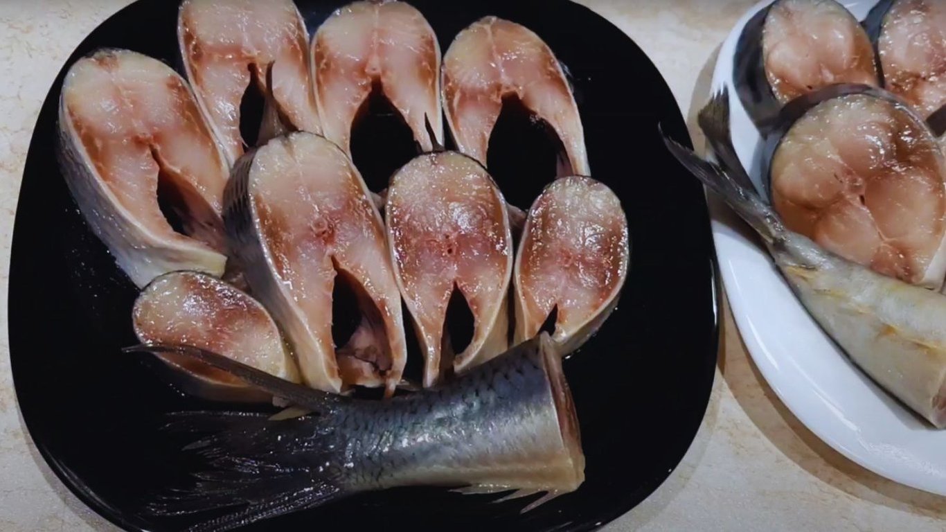 Ідеальний розсіл для приготування скумбрії та оселедця — відео