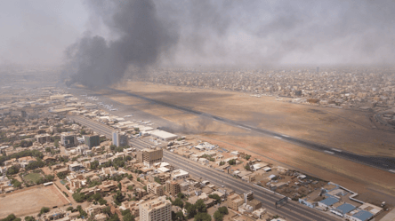 США провели спецоперацию в Хартуме: как прошла эвакуация персонала правительства из Судана - 285x160