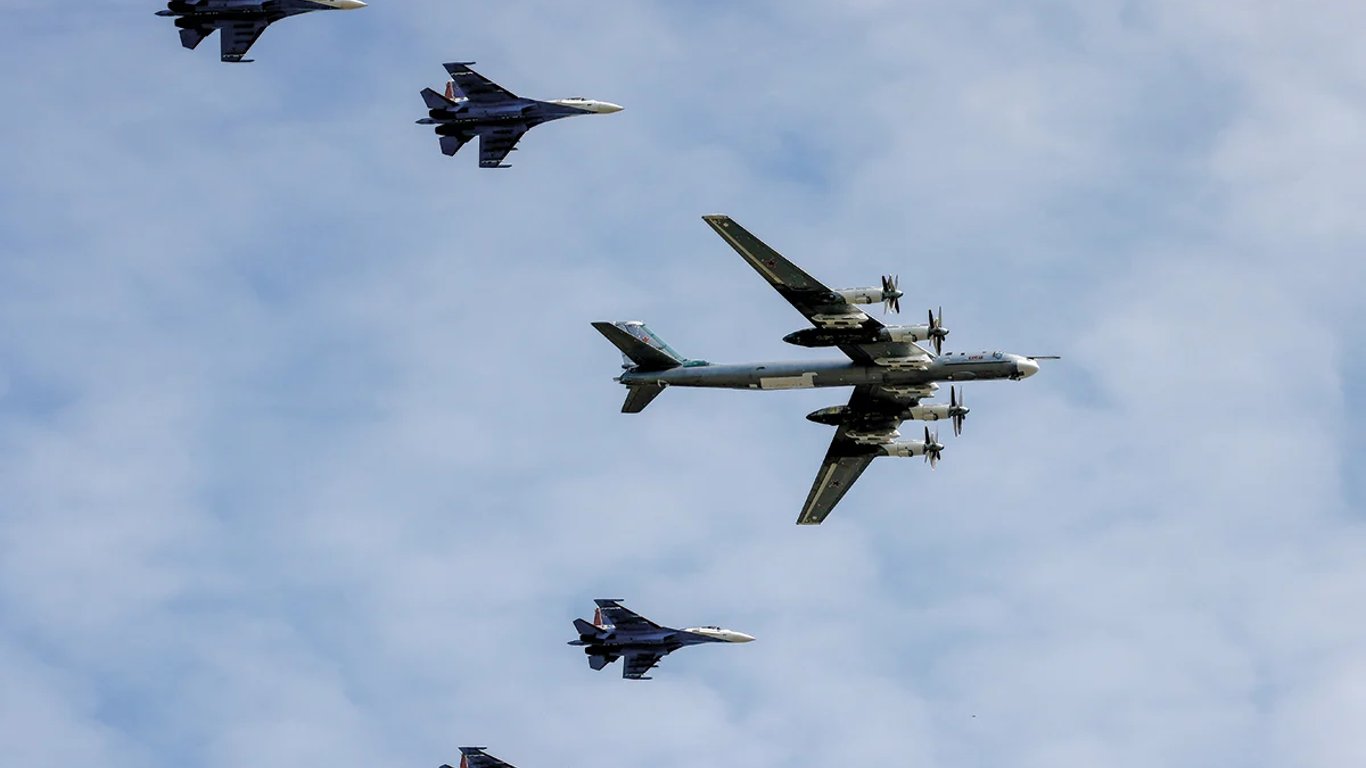 В РФ взлетели шесть Ту-95МС: готовимся к воздушной тревоге