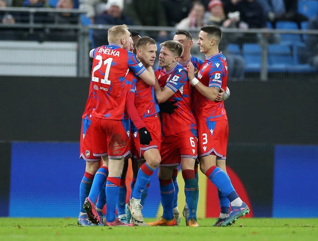 Динамо — Виктория