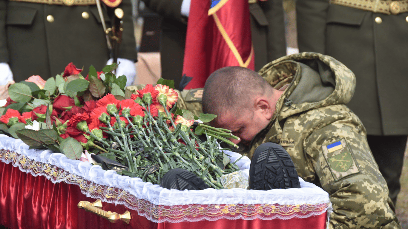 "Бути воїном — жити вічно": в Україні відзначають День пам'яті захисників