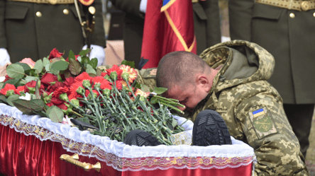 "Бути воїном — жити вічно": в Україні відзначають День пам'яті захисників - 285x160