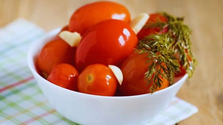 Малосольные томаты на зиму по самому быстрому рецепту - 285x160
