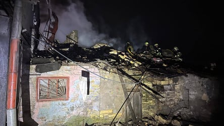 РФ завдала удару по будинку в Одесі — спалахнула пожежа - 290x166