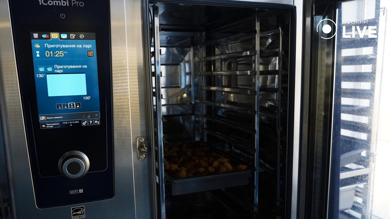 Пароконвектомат на кухне. Фото: Новини.LIVE/ Юлия Браславская